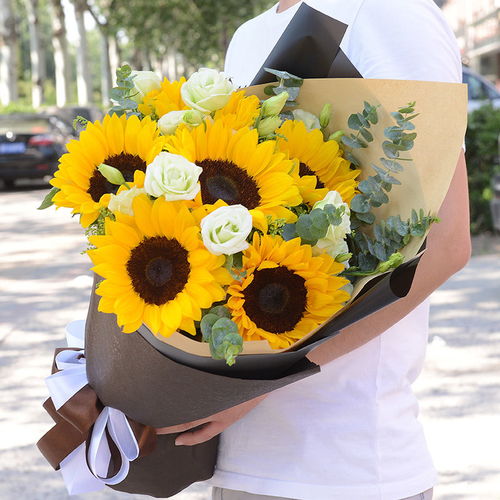 向日葵花束 情人节全国同城速递，点亮情侣浪漫时刻